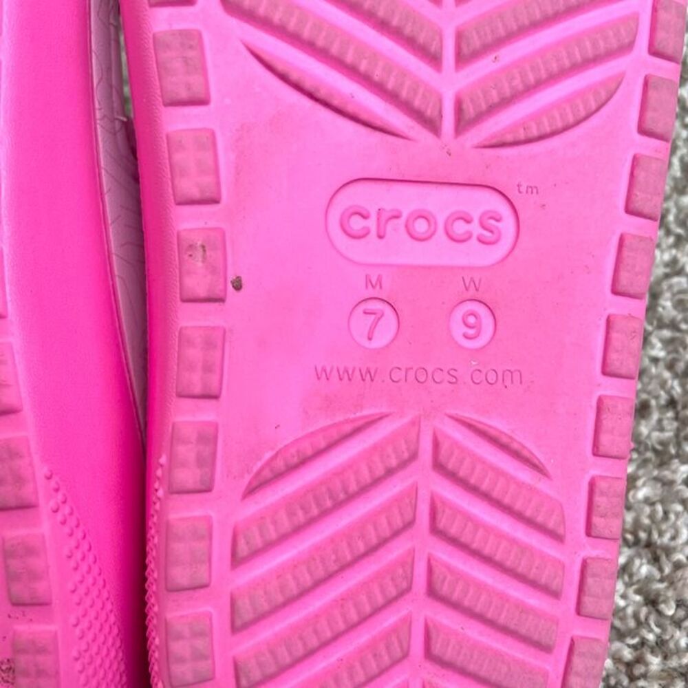 Size 9 / Women's Barbie x Crocs Sandals - Picture 7 of 7